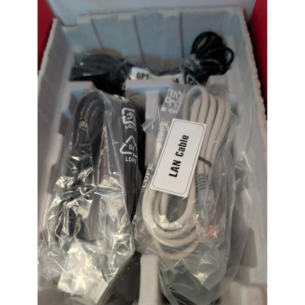 Samsung Network Extender SCS-2U01 / Verizon Signal Booster in NIB
